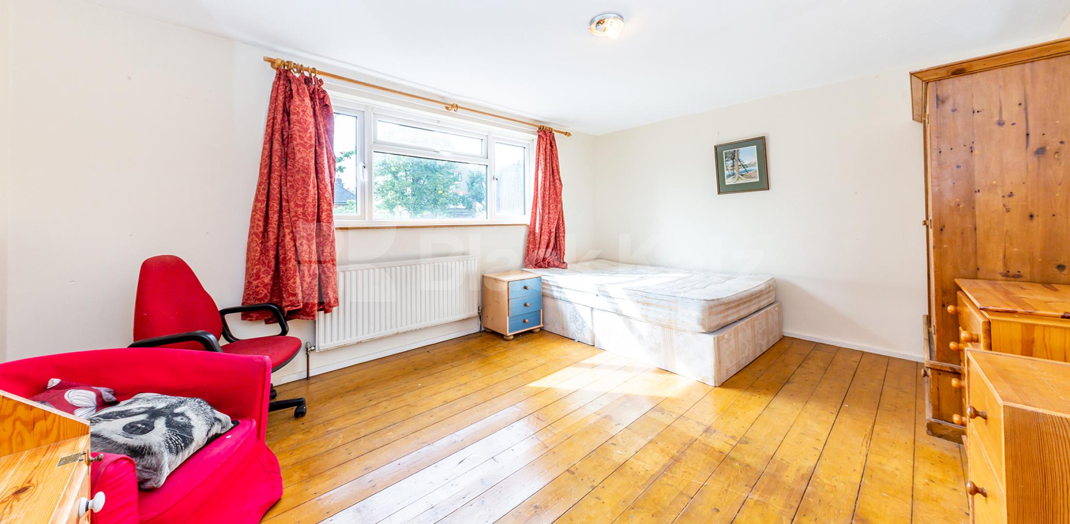 Spacious four double bedroom property with a garden Penderyn Way, Tufnell Park